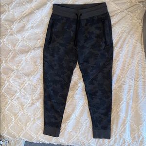 Camo joggers with zip up pockets